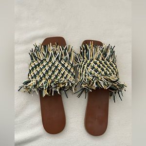 Zara basic slides